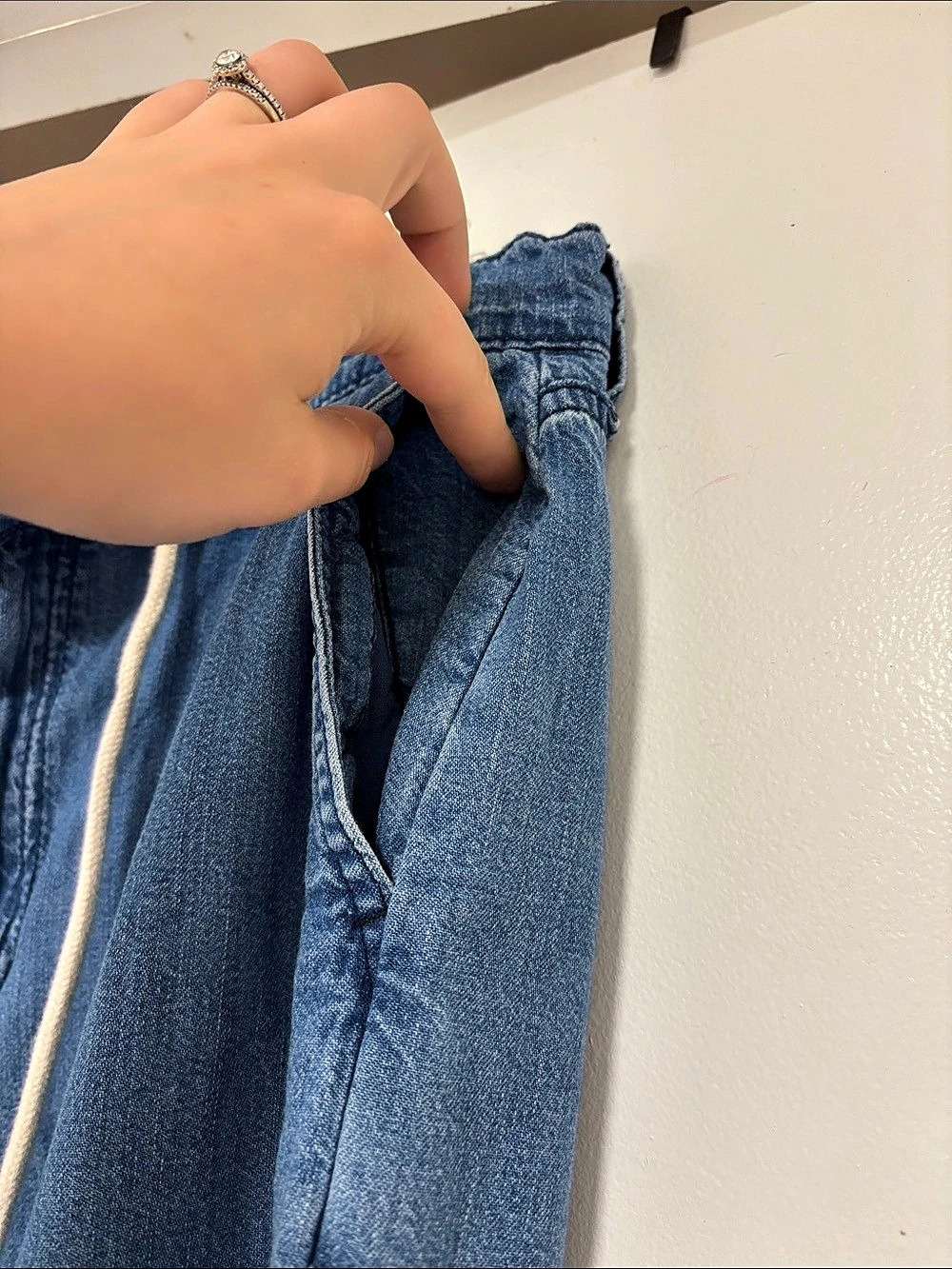 Old Navy High-Waisted Drapey Wide-Leg Jeans Blue Waist 10 - Picture 4 of 4